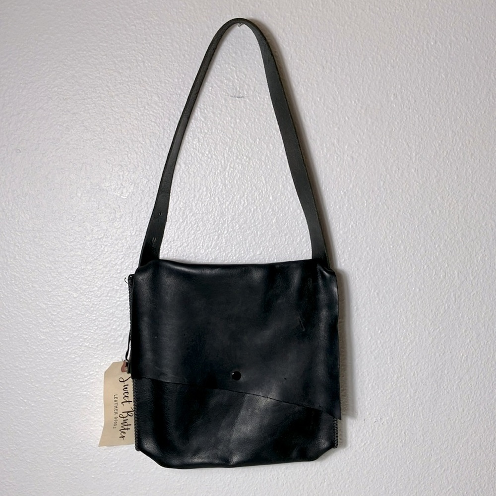 Handmade leather shoulder purse local polycarbonate satchel sweet butter black‎